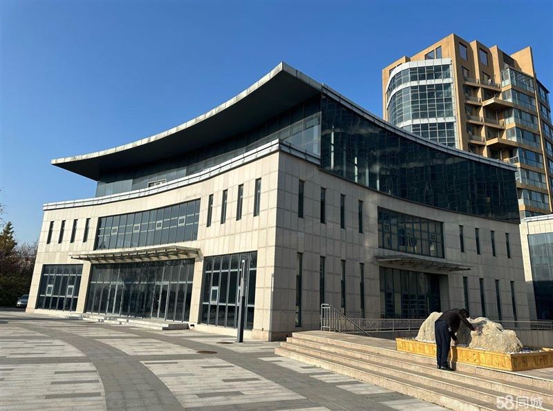 东城核心｜整栋产权写字楼出售！三层临街，彰显企业实力!