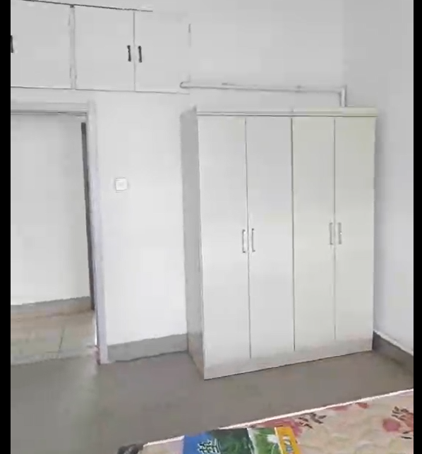 银湖小区(二村)6楼带地下室出租